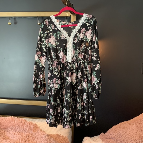 Cinnie Black floral dress with lacy trim - Picture 2 of 5